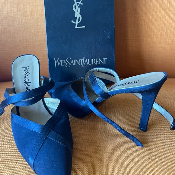YVES SAINT LAURENT NAVY HEELS💝HP - Picture 9 of 10
